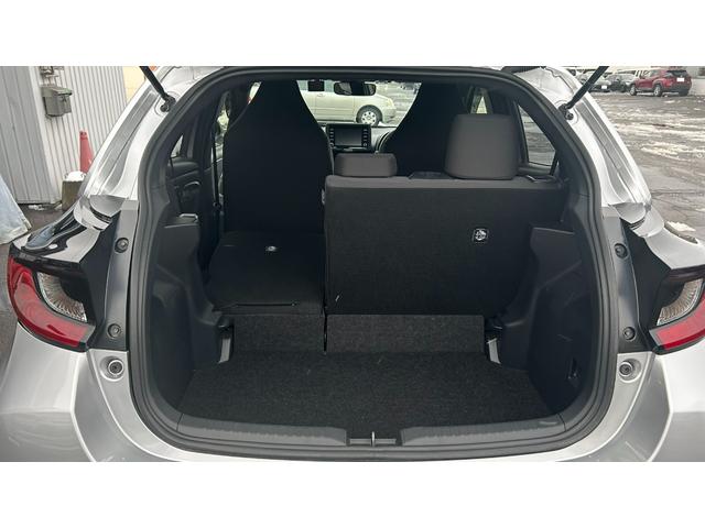 ヤリス Ｘ　ＴＳＳ　マニュアル車ＦＦ　ディスプレイオーディオ　バックガイドモニター　スマートキー　ドライブレコーダー前後（13枚目）