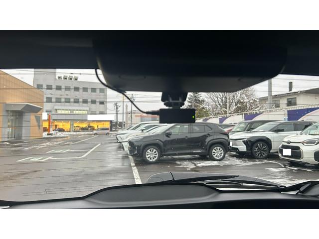 ヤリス Ｘ　ＴＳＳ　マニュアル車ＦＦ　ディスプレイオーディオ　バックガイドモニター　スマートキー　ドライブレコーダー前後（29枚目）