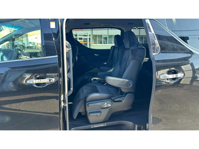 ヴェルファイアハイブリッド ＺＲ　４ＷＤ　ＬＥＤヘッドライト　アルパイン製１０インチフルセグナビ　フルセグＴＶ　バックガイドモニター　後席モニター　ＥＴＣ　クルコン　キー一体型エンスタ　両側電動スライドドア　１５００Ｗコンセント（12枚目）