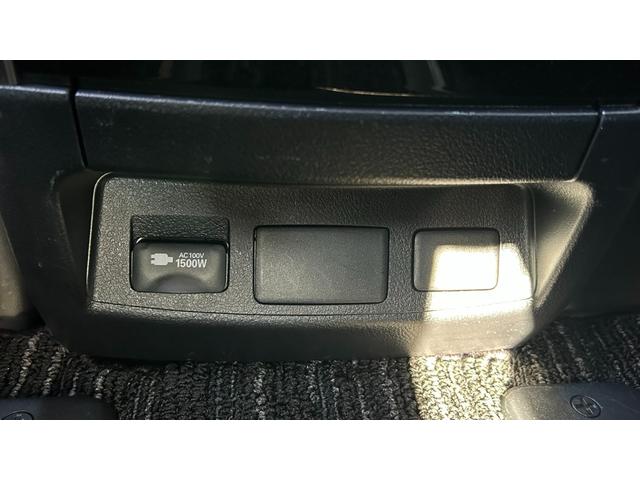 ヴェルファイアハイブリッド ＺＲ　４ＷＤ　ＬＥＤヘッドライト　アルパイン製１０インチフルセグナビ　フルセグＴＶ　バックガイドモニター　後席モニター　ＥＴＣ　クルコン　キー一体型エンスタ　両側電動スライドドア　１５００Ｗコンセント（14枚目）