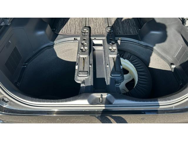 ヴェルファイアハイブリッド ＺＲ　４ＷＤ　ＬＥＤヘッドライト　アルパイン製１０インチフルセグナビ　フルセグＴＶ　バックガイドモニター　後席モニター　ＥＴＣ　クルコン　キー一体型エンスタ　両側電動スライドドア　１５００Ｗコンセント（21枚目）