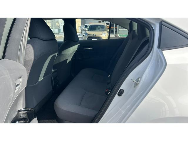 カローラ ハイブリッド　Ｓ　Ｅ－Ｆｏｕｒ　ＴＳＳ　ディスプレイオーディオ　エントリーナビキット　バックガイドモニター　Ｂｌｕｅｔｏｏｔｈ　スマートキー＆純正エンスタ　ＥＴＣ　クルコン　ＬＥＤヘッドライト　ＡＷ　ワンオーナ　寒冷地（12枚目）