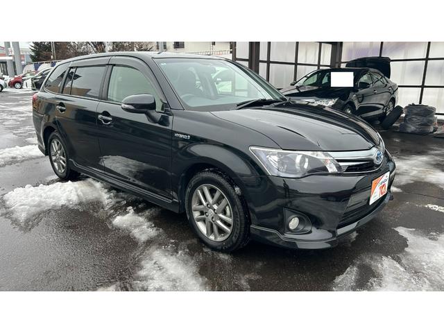 カローラフィールダー ハイブリッドＧ　エアロツアラー・ダブルバイビー　スマートエントリー＆スタートシステム　社外ＳＤナビ　フルセグＴＶ　Ｂｌｕｅｔｏｏｔｈ　エンジンスターター　ＥＴＣ　夏冬アルミホイール　寒冷地仕様　ワンオーナー（4枚目）