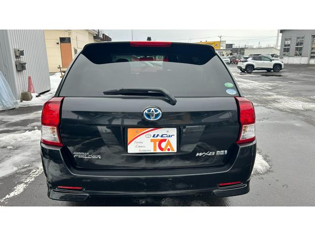 カローラフィールダー ハイブリッドＧ　エアロツアラー・ダブルバイビー　スマートエントリー＆スタートシステム　社外ＳＤナビ　フルセグＴＶ　Ｂｌｕｅｔｏｏｔｈ　エンジンスターター　ＥＴＣ　夏冬アルミホイール　寒冷地仕様　ワンオーナー（7枚目）