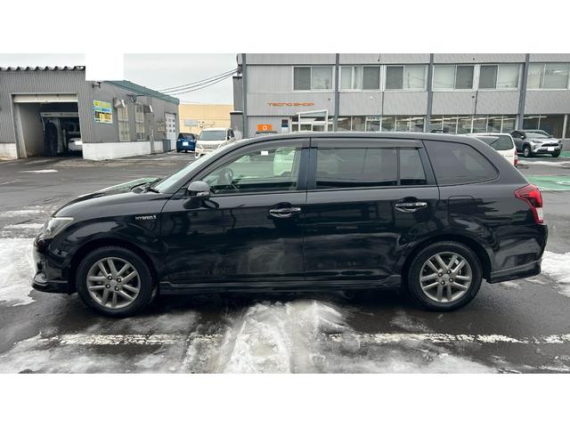 カローラフィールダー ハイブリッドＧ　エアロツアラー・ダブルバイビー　スマートエントリー＆スタートシステム　社外ＳＤナビ　フルセグＴＶ　Ｂｌｕｅｔｏｏｔｈ　エンジンスターター　ＥＴＣ　夏冬アルミホイール　寒冷地仕様　ワンオーナー（9枚目）