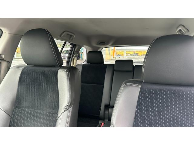 カローラフィールダー ハイブリッドＧ　エアロツアラー・ダブルバイビー　スマートエントリー＆スタートシステム　社外ＳＤナビ　フルセグＴＶ　Ｂｌｕｅｔｏｏｔｈ　エンジンスターター　ＥＴＣ　夏冬アルミホイール　寒冷地仕様　ワンオーナー（11枚目）