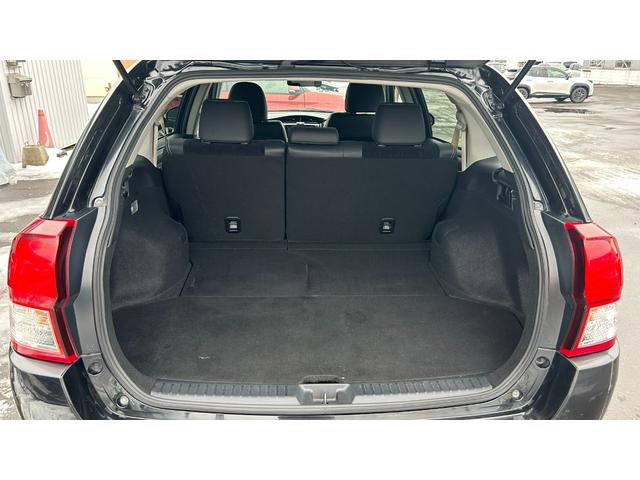 カローラフィールダー ハイブリッドＧ　エアロツアラー・ダブルバイビー　スマートエントリー＆スタートシステム　社外ＳＤナビ　フルセグＴＶ　Ｂｌｕｅｔｏｏｔｈ　エンジンスターター　ＥＴＣ　夏冬アルミホイール　寒冷地仕様　ワンオーナー（13枚目）