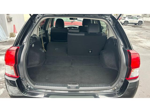 カローラフィールダー ハイブリッドＧ　エアロツアラー・ダブルバイビー　スマートエントリー＆スタートシステム　社外ＳＤナビ　フルセグＴＶ　Ｂｌｕｅｔｏｏｔｈ　エンジンスターター　ＥＴＣ　夏冬アルミホイール　寒冷地仕様　ワンオーナー（14枚目）