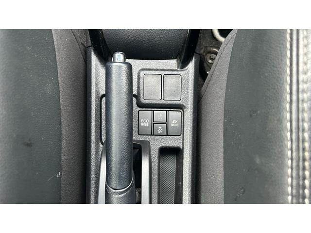 カローラフィールダー ハイブリッドＧ　エアロツアラー・ダブルバイビー　スマートエントリー＆スタートシステム　社外ＳＤナビ　フルセグＴＶ　Ｂｌｕｅｔｏｏｔｈ　エンジンスターター　ＥＴＣ　夏冬アルミホイール　寒冷地仕様　ワンオーナー（25枚目）