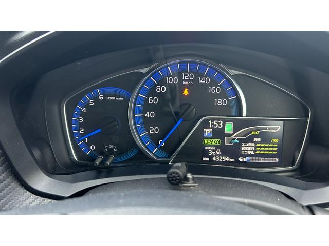 カローラフィールダー ハイブリッドＧ　エアロツアラー・ダブルバイビー　スマートエントリー＆スタートシステム　社外ＳＤナビ　フルセグＴＶ　Ｂｌｕｅｔｏｏｔｈ　エンジンスターター　ＥＴＣ　夏冬アルミホイール　寒冷地仕様　ワンオーナー（28枚目）