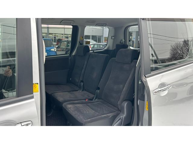 ノア Ｘ　スマートエディション　純正フルセグナビ　両側電動スライドドア　スマートキー＆純正エンジンスターター　ＥＴＣ　寒冷地仕様（12枚目）