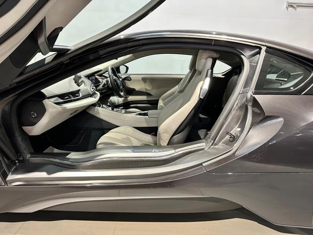 BMW i8 BASE GRADE