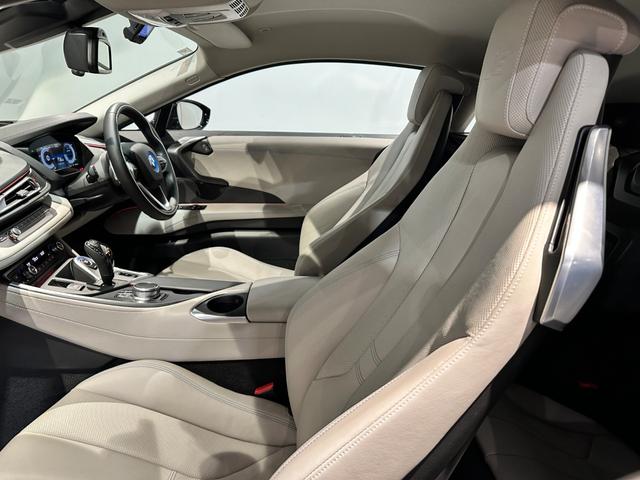 BMW i8 BASE GRADE