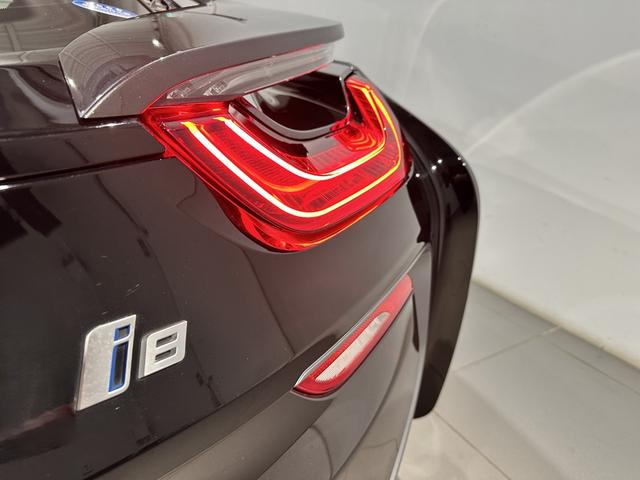 BMW i8 BASE GRADE