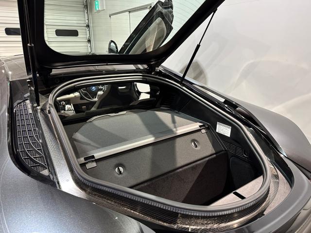BMW i8 BASE GRADE