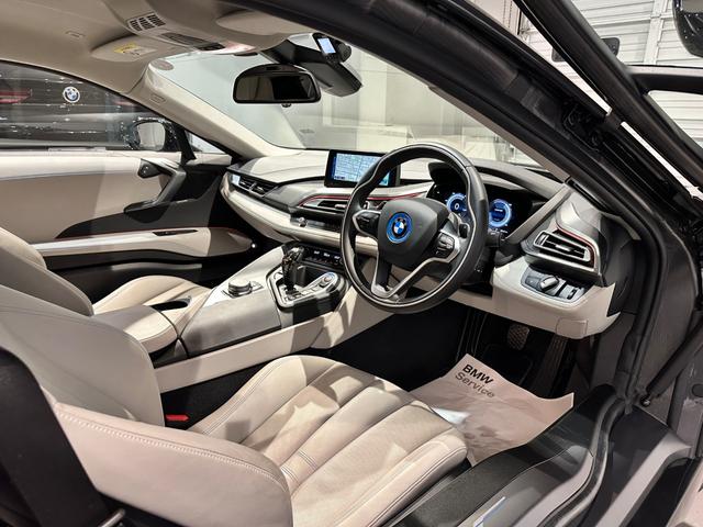 BMW i8 BASE GRADE