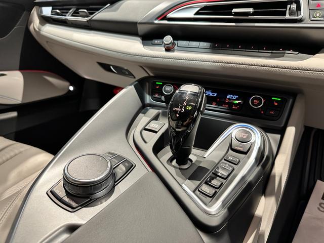 BMW i8 BASE GRADE