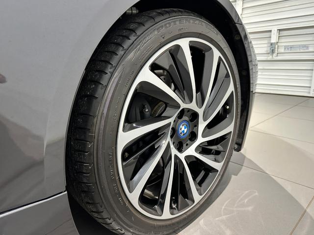 BMW i8 BASE GRADE