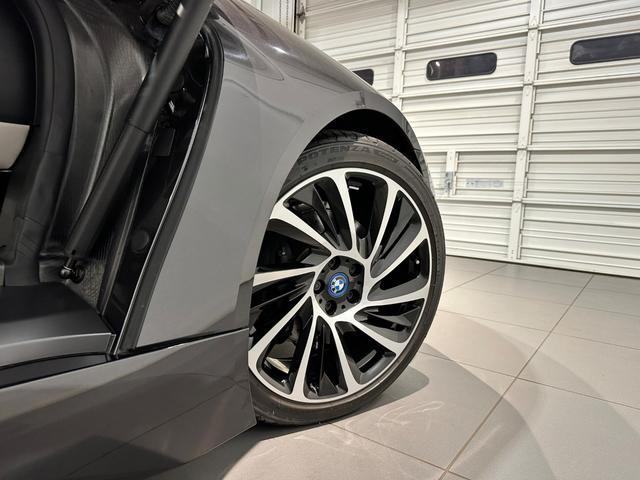 BMW i8 BASE GRADE