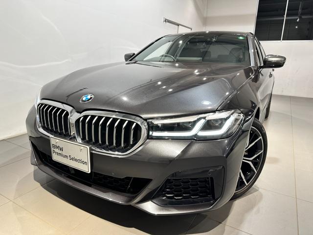 5シリーズ 523d xDriveMスポーツエディションジョイ+ 4WD ディーゼルターボ レザーシート 前席シートヒーター LEDヘッドライト ナビゲーション 地デジチューナー リアカメラ 19インチアロイホイール 認定中古車 2年保証(4枚目)