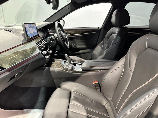 5シリーズ 523d xDriveMスポーツエディションジョイ+ 4WD ディーゼルターボ レザーシート 前席シートヒーター LEDヘッドライト ナビゲーション 地デジチューナー リアカメラ 19インチアロイホイール 認定中古車 2年保証(7枚目)