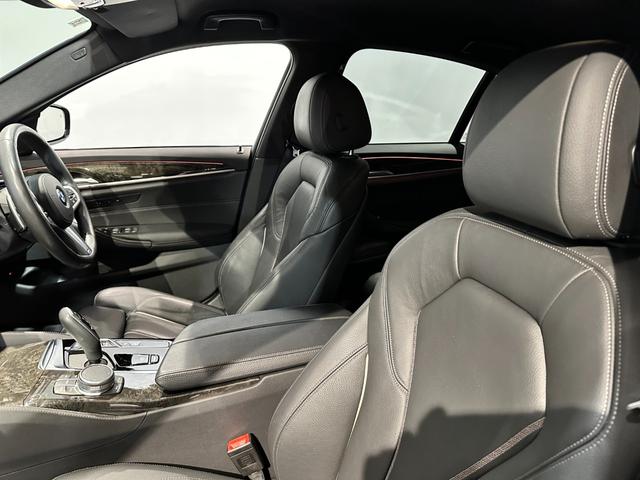 5シリーズ 523d xDriveMスポーツエディションジョイ+ 4WD ディーゼルターボ レザーシート 前席シートヒーター LEDヘッドライト ナビゲーション 地デジチューナー リアカメラ 19インチアロイホイール 認定中古車 2年保証(9枚目)