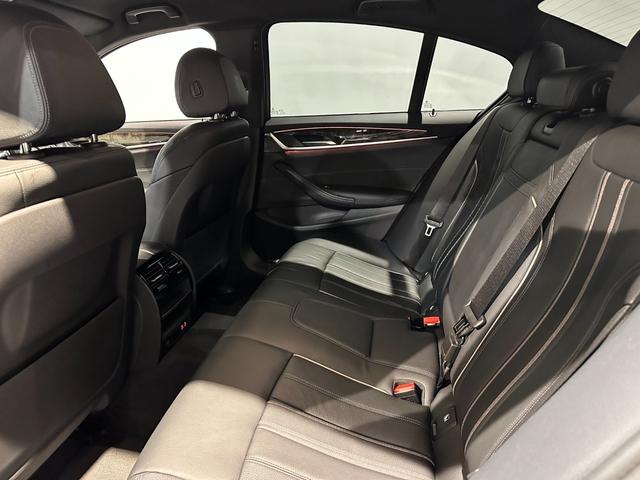 5シリーズ 523d xDriveMスポーツエディションジョイ+ 4WD ディーゼルターボ レザーシート 前席シートヒーター LEDヘッドライト ナビゲーション 地デジチューナー リアカメラ 19インチアロイホイール 認定中古車 2年保証(12枚目)