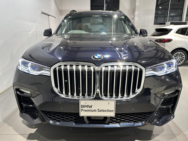 Ｘ７ ｘＤｒｉｖｅ　３５ｄ　Ｍスポーツ　４ＷＤ　ディーゼルターボ　Ｍスポーツ　インテグレイテッドアクティブステアリング　スカイラウンジパノラマルーフ　２列目コンフォートシート　２２インチアロイ　ワンオーナー　認定中古車　２年保証（5枚目）
