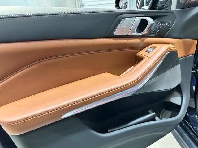 Ｘ７ ｘＤｒｉｖｅ　３５ｄ　Ｍスポーツ　４ＷＤ　ディーゼルターボ　Ｍスポーツ　インテグレイテッドアクティブステアリング　スカイラウンジパノラマルーフ　２列目コンフォートシート　２２インチアロイ　ワンオーナー　認定中古車　２年保証（11枚目）