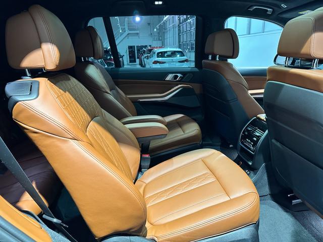 Ｘ７ ｘＤｒｉｖｅ　３５ｄ　Ｍスポーツ　４ＷＤ　ディーゼルターボ　Ｍスポーツ　インテグレイテッドアクティブステアリング　スカイラウンジパノラマルーフ　２列目コンフォートシート　２２インチアロイ　ワンオーナー　認定中古車　２年保証（16枚目）