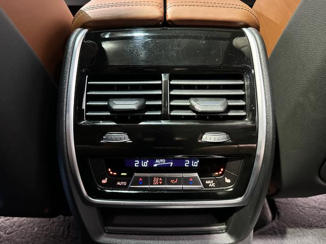 Ｘ７ ｘＤｒｉｖｅ　３５ｄ　Ｍスポーツ　４ＷＤ　ディーゼルターボ　Ｍスポーツ　インテグレイテッドアクティブステアリング　スカイラウンジパノラマルーフ　２列目コンフォートシート　２２インチアロイ　ワンオーナー　認定中古車　２年保証（17枚目）