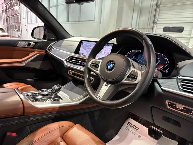 Ｘ７ ｘＤｒｉｖｅ　３５ｄ　Ｍスポーツ　４ＷＤ　ディーゼルターボ　Ｍスポーツ　インテグレイテッドアクティブステアリング　スカイラウンジパノラマルーフ　２列目コンフォートシート　２２インチアロイ　ワンオーナー　認定中古車　２年保証（21枚目）