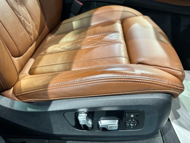 Ｘ７ ｘＤｒｉｖｅ　３５ｄ　Ｍスポーツ　４ＷＤ　ディーゼルターボ　Ｍスポーツ　インテグレイテッドアクティブステアリング　スカイラウンジパノラマルーフ　２列目コンフォートシート　２２インチアロイ　ワンオーナー　認定中古車　２年保証（22枚目）