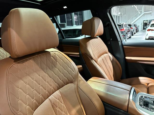 Ｘ７ ｘＤｒｉｖｅ　３５ｄ　Ｍスポーツ　４ＷＤ　ディーゼルターボ　Ｍスポーツ　インテグレイテッドアクティブステアリング　スカイラウンジパノラマルーフ　２列目コンフォートシート　２２インチアロイ　ワンオーナー　認定中古車　２年保証（23枚目）