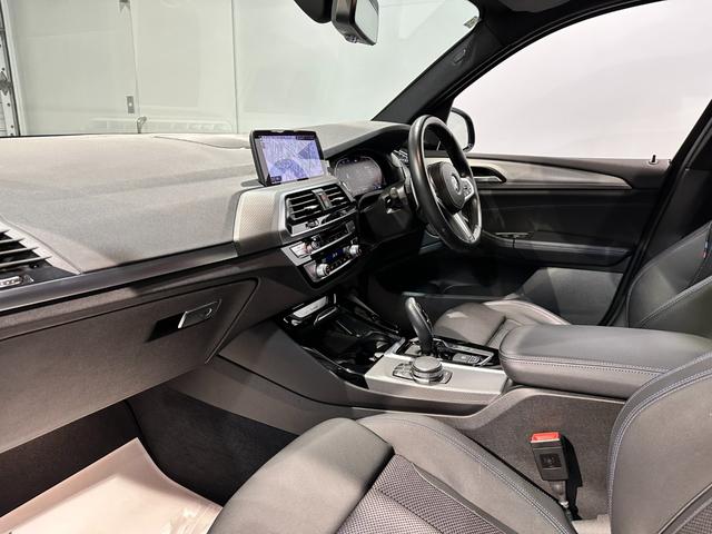 X3 xDrive 20d Mスポーツ ディーゼルターボ 4WD Mスポーツ セレクトパッケージ パノラマサンルーフ リアサイドローラーブラインド ハーマンカードンスピーカー 19インチアロイ ワンオーナー 認定中古車 2年保証(3枚目)