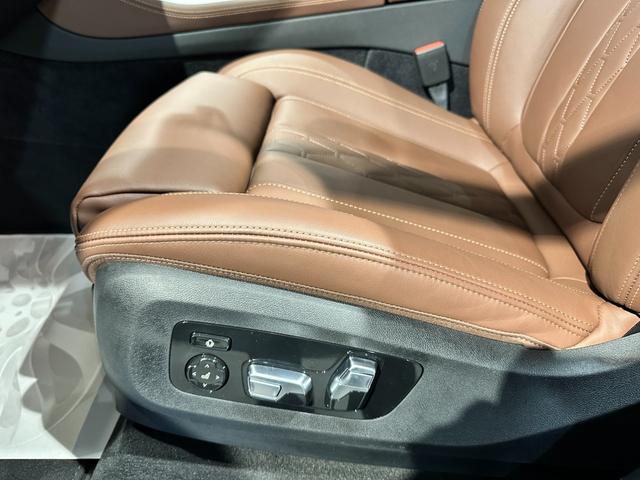 Ｘ５ ｘＤｒｉｖｅ　３５ｄ　エディションＸ　ディーゼルターボ　４ＷＤ　レザーシート　レザーシート　パノラマガラスサンルーフ　アダプティブＬＥＤヘッドライト　４輪アダプティブエアサスペンション　２２インチアロイ　弊社デモカー　認定中古車　２年保証（9枚目）