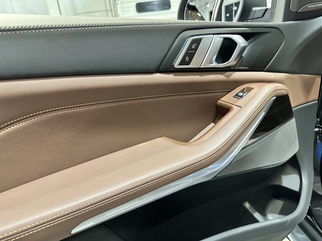 Ｘ５ ｘＤｒｉｖｅ　３５ｄ　エディションＸ　ディーゼルターボ　４ＷＤ　レザーシート　レザーシート　パノラマガラスサンルーフ　アダプティブＬＥＤヘッドライト　４輪アダプティブエアサスペンション　２２インチアロイ　弊社デモカー　認定中古車　２年保証（11枚目）