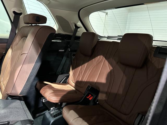 Ｘ５ ｘＤｒｉｖｅ　３５ｄ　エディションＸ　ディーゼルターボ　４ＷＤ　レザーシート　レザーシート　パノラマガラスサンルーフ　アダプティブＬＥＤヘッドライト　４輪アダプティブエアサスペンション　２２インチアロイ　弊社デモカー　認定中古車　２年保証（16枚目）