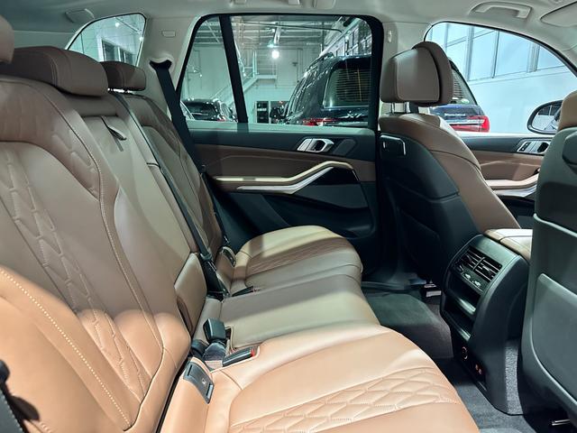 Ｘ５ ｘＤｒｉｖｅ　３５ｄ　エディションＸ　ディーゼルターボ　４ＷＤ　レザーシート　レザーシート　パノラマガラスサンルーフ　アダプティブＬＥＤヘッドライト　４輪アダプティブエアサスペンション　２２インチアロイ　弊社デモカー　認定中古車　２年保証（28枚目）