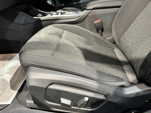 １シリーズ １２０　テクノロジーパッケージ　パーキングアシストプラス　ドライビングアシストプロフェッショナル　マイルドハイブリッドアダプティブＬＥＤヘッドライト　前席シートヒーター　弊社グループデモカー認定中古車２年保証（8枚目）