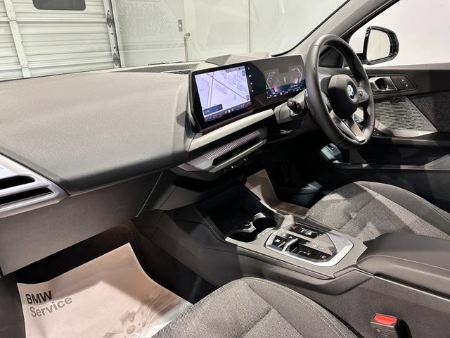 １シリーズ １２０　テクノロジーパッケージ　パーキングアシストプラス　ドライビングアシストプロフェッショナル　マイルドハイブリッドアダプティブＬＥＤヘッドライト　前席シートヒーター　弊社グループデモカー認定中古車２年保証（9枚目）