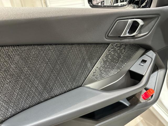 １シリーズ １２０　テクノロジーパッケージ　パーキングアシストプラス　ドライビングアシストプロフェッショナル　マイルドハイブリッドアダプティブＬＥＤヘッドライト　前席シートヒーター　弊社グループデモカー認定中古車２年保証（10枚目）