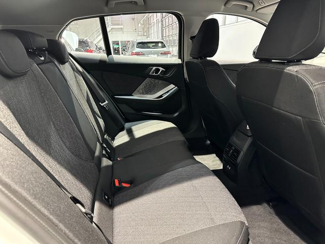 １シリーズ １２０　テクノロジーパッケージ　パーキングアシストプラス　ドライビングアシストプロフェッショナル　マイルドハイブリッドアダプティブＬＥＤヘッドライト　前席シートヒーター　弊社グループデモカー認定中古車２年保証（20枚目）