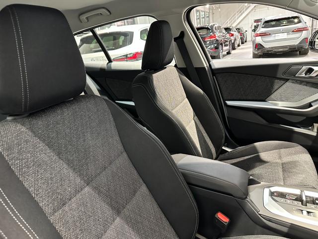 １シリーズ １２０　テクノロジーパッケージ　パーキングアシストプラス　ドライビングアシストプロフェッショナル　マイルドハイブリッドアダプティブＬＥＤヘッドライト　前席シートヒーター　弊社グループデモカー認定中古車２年保証（26枚目）