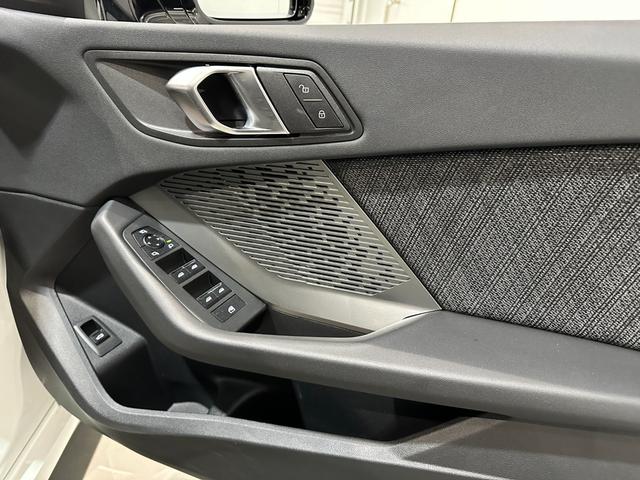 １シリーズ １２０　テクノロジーパッケージ　パーキングアシストプラス　ドライビングアシストプロフェッショナル　マイルドハイブリッドアダプティブＬＥＤヘッドライト　前席シートヒーター　弊社グループデモカー認定中古車２年保証（27枚目）