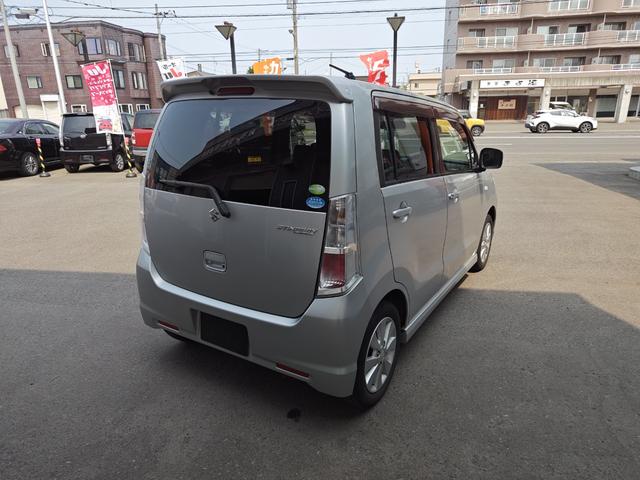 ワゴンＲスティングレー Ｘ　４ＷＤ・オートマ・運転席・助手席エアバッグ・エアコン・パワステ・パワーウィンドウ・ＡＢＳ・サイドバイザー・プッシュスタート・シートヒーター・ＣＤ・フォグランプ・ＨＩＤ・夏冬タイヤアルミホイール（6枚目）