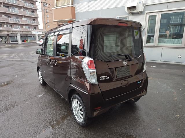 デイズルークス Ｘ　４ＷＤ・オートマ・運転席・助手席エアバッグ・ＡＢＳ・アイドリングストップ車・アラウンドビューモニター・ナビ・ＴＶ・ＥＴＣ・左側パワースライドドア・シートヒーター・寒冷地仕様車・（5枚目）