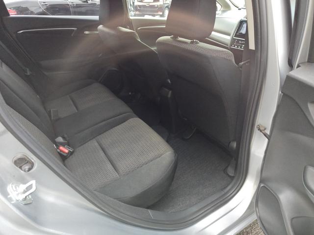 フィットハイブリッド Ｆ　４ＷＤ・オートマ・運転席・助手席エアバッグ・ＡＢＳ・アイドリングストップ車・ＥＴＣ・カーナビ・バックカメラ・クルーズコントロール・（14枚目）