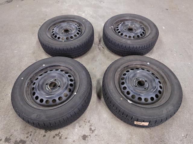 フィットハイブリッド Ｆ　４ＷＤ・オートマ・運転席・助手席エアバッグ・ＡＢＳ・アイドリングストップ車・ＥＴＣ・カーナビ・バックカメラ・クルーズコントロール・（18枚目）