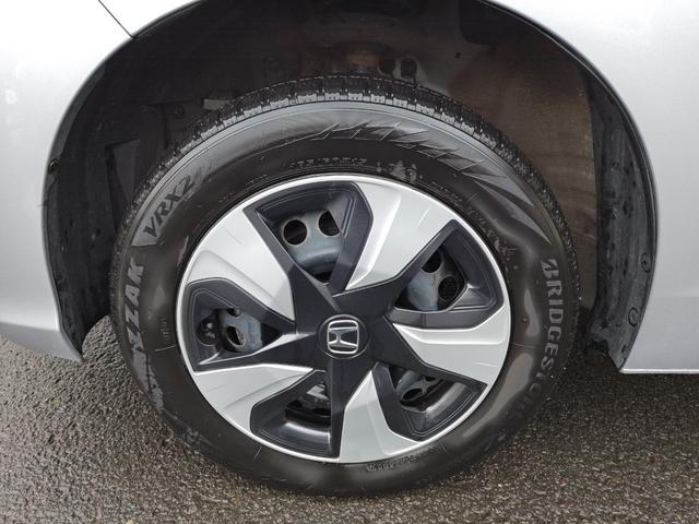 フィットハイブリッド Ｆ　４ＷＤ・オートマ・運転席・助手席エアバッグ・ＡＢＳ・アイドリングストップ車・ＥＴＣ・カーナビ・バックカメラ・クルーズコントロール・（20枚目）